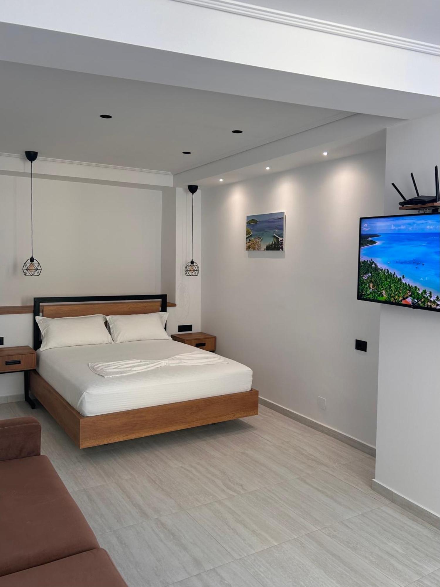 Crown Apartment Sarande Luaran gambar