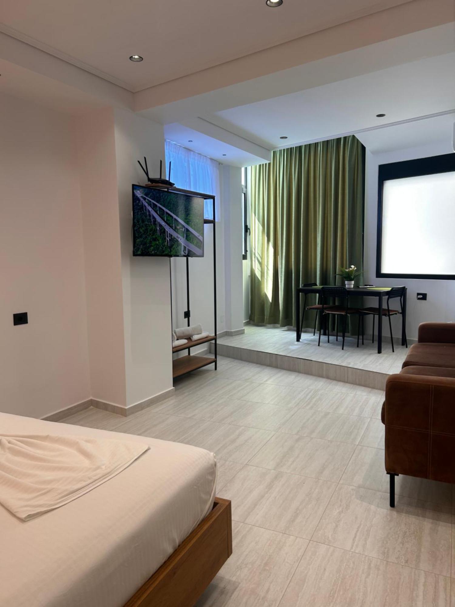 Crown Apartment Sarande Luaran gambar